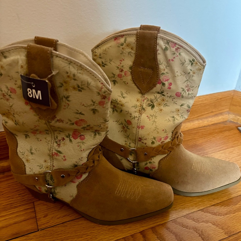 Santa Fe Company Leather/Suede Floral Heeled Cowboy Boots~Size 8M~New w/Tags